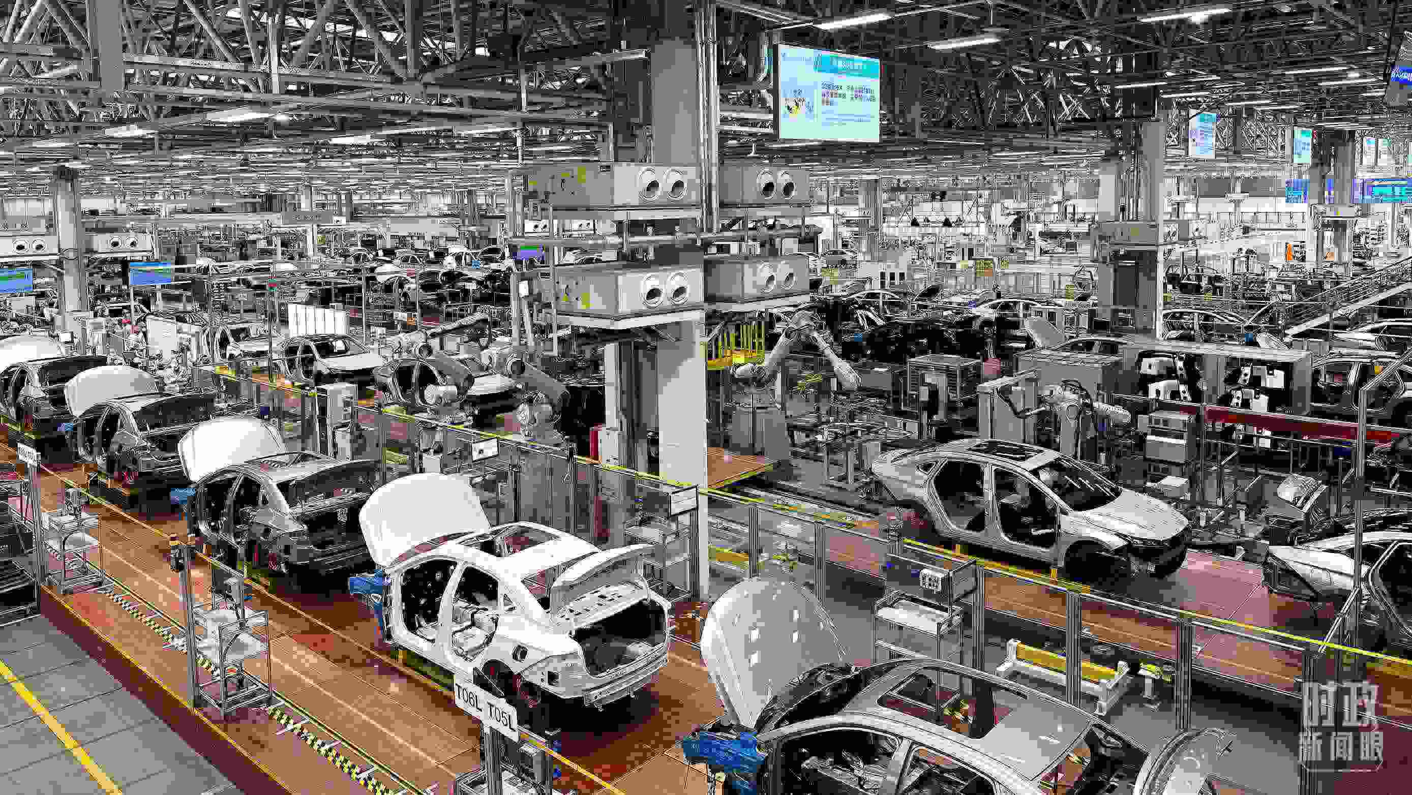 廣州廣汽埃安總裝車間智能生產(chǎn)線。2023年4月，習(xí)近平曾到這里考察。（總臺(tái)央視記者趙化拍攝）