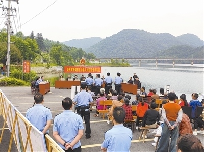 庭審現(xiàn)場(chǎng)。