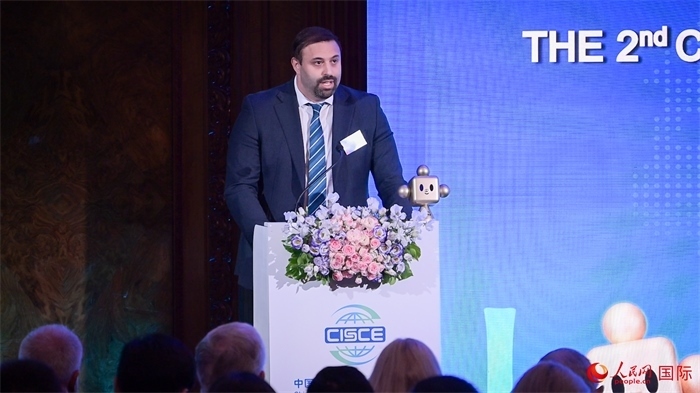 英國(guó)48家集團(tuán)俱樂(lè)部主席杰克·佩里致辭。人民網(wǎng) 郭錦標(biāo)攝