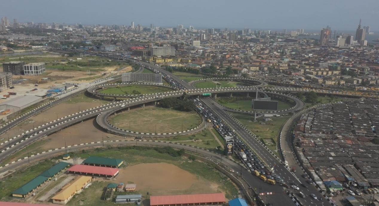 新修復(fù)的尼日利亞拉各斯三號(hào)橋鳥瞰圖。中國土木尼日利亞有限公司供圖
