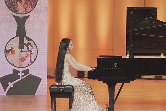 會(huì)議現(xiàn)場(chǎng)。學(xué)校供圖