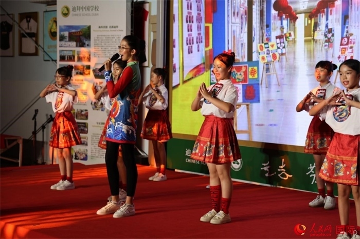 活動上，孩子們表演原創(chuàng)歌舞節(jié)目。人民網(wǎng)記者 張志文攝