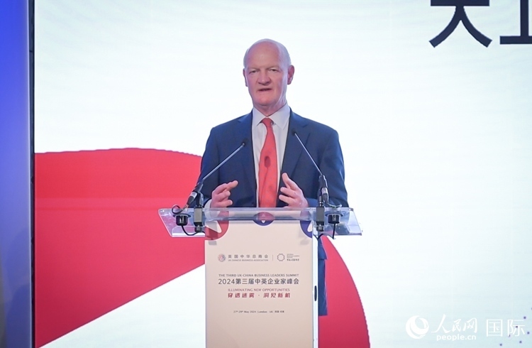 英國前負責大學與科研事務(wù)的國務(wù)大臣、英國皇家學會院士大衛(wèi)·威利茨致辭。人民網(wǎng) 郭錦標攝