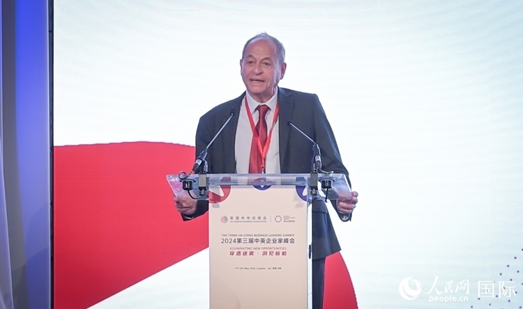 英國48家集團俱樂部榮譽主席斯蒂芬·佩里致辭。人民網(wǎng) 郭錦標攝