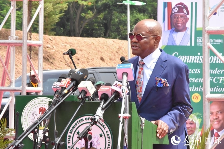 尼日利亞阿布賈首都地區(qū)部部長威克致辭。人民網(wǎng)記者 姜宣攝