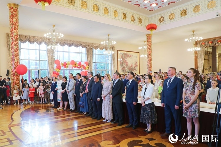 中國駐俄羅斯使館“六·一”兒童節(jié)大型招待會活動現(xiàn)場。人民網(wǎng)記者 隋鑫攝