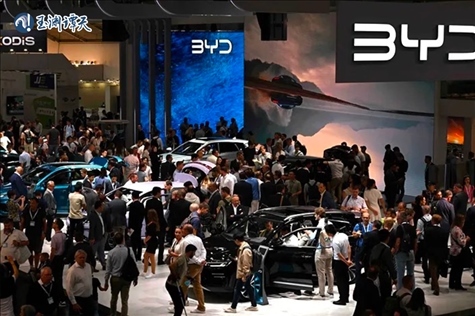 中國新能源汽車亮相德國車展，引發(fā)圍觀