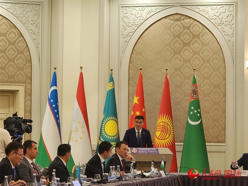 中國駐烏茲別克斯坦大使于駿致辭。人民網(wǎng)記者 李強攝