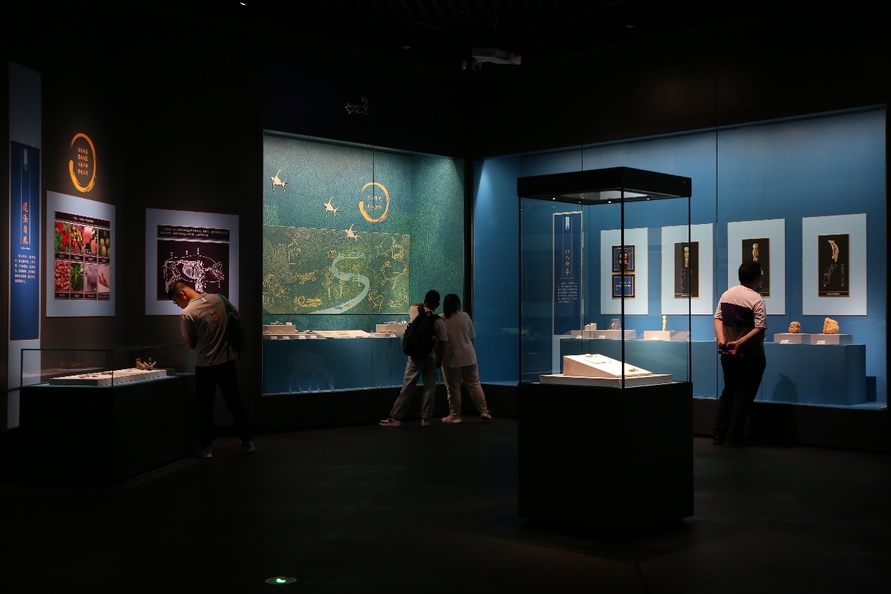 觀眾正在參觀展覽。國家文物局供圖