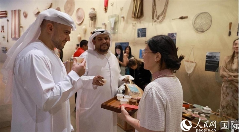 品茶交流。人民網(wǎng)記者 管克江攝