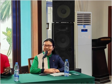 中國(guó)駐拉各斯總領(lǐng)館嚴(yán)宇清在與“拉各斯論壇之青年對(duì)話”開(kāi)放日活動(dòng)上致辭 駐拉各斯總領(lǐng)館供圖