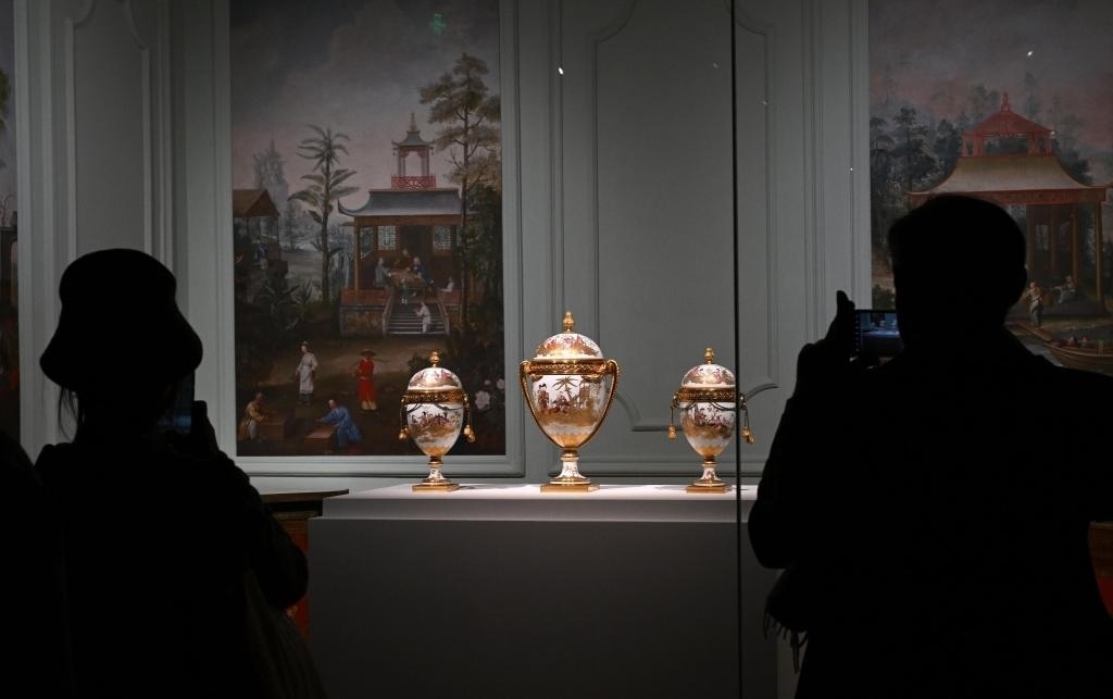 4月1日，觀眾在北京故宮參觀“紫禁城與凡爾賽宮——17、18世紀的中法交往”展覽。新華社記者金良快攝