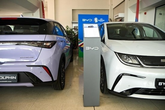 這是5月29日在馬耳他比爾基卡拉拍攝的展示廳里的比亞迪純電動汽車。新華社發(fā)（喬納森·博格 攝）