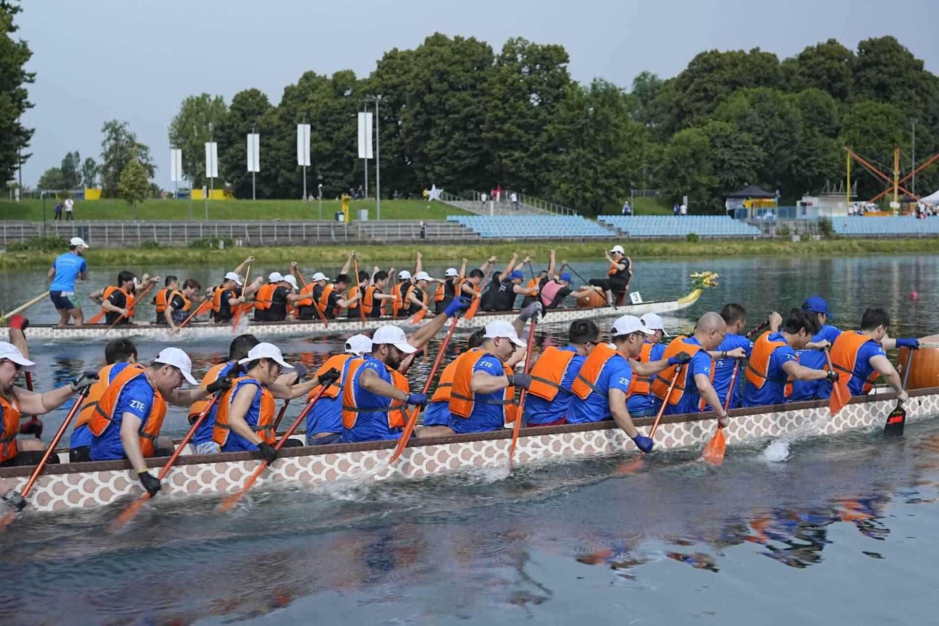 爭渡、爭渡，選手們你爭我奪，奮勇爭先。主辦方供圖