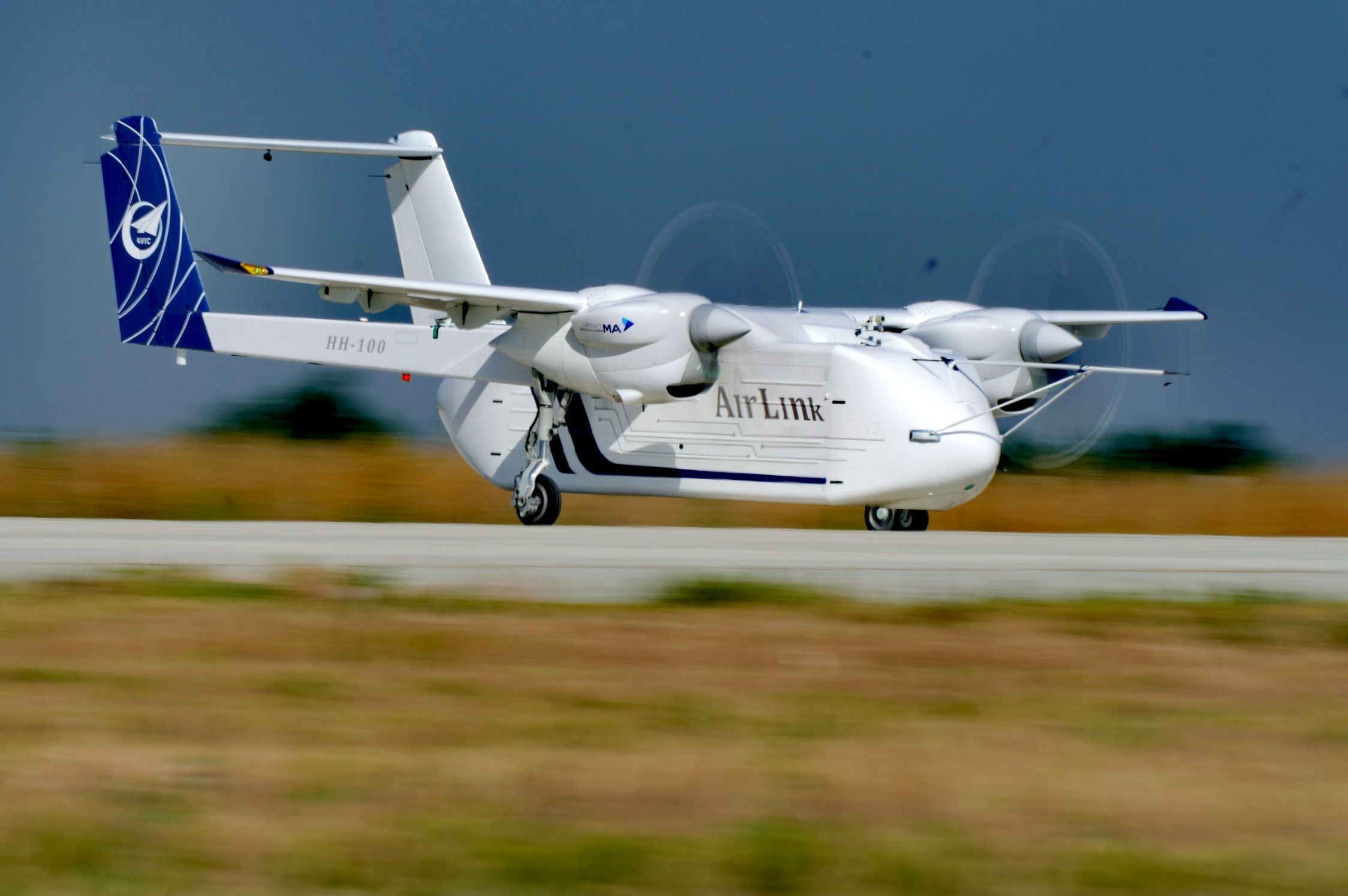 △2024年6月12日，HH-100航空商用無人運輸系統(tǒng)驗證機在西安藍田通用機場首飛成功。