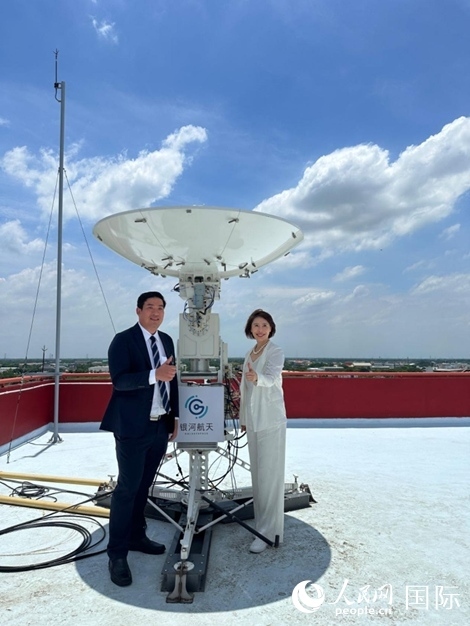 中泰兩國校企合作共贏。左為馬漢科理工大學(xué)校長帕納威·普卡亞多，右為銀河航天聯(lián)合創(chuàng)始人劉暢。人民網(wǎng)記者 簡承淵攝