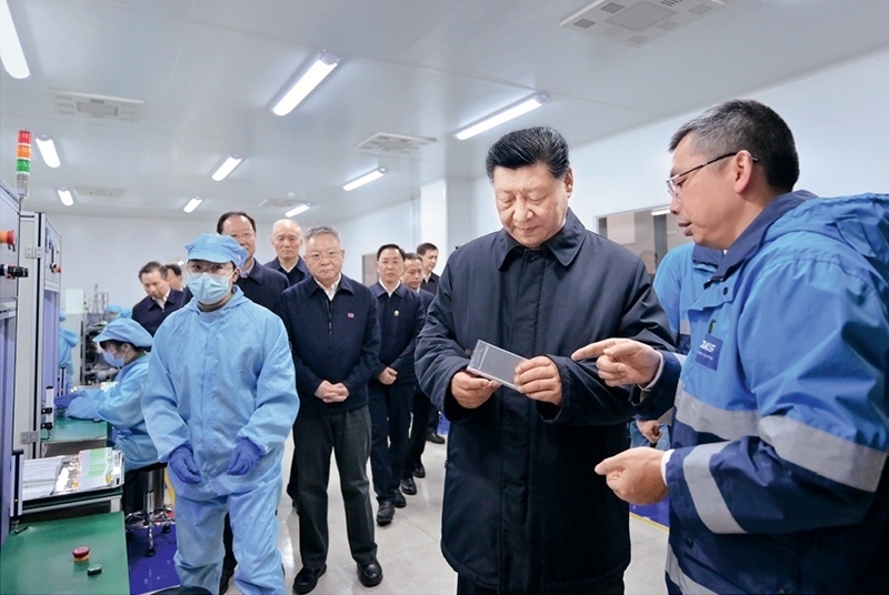 2024年3月18日至21日，中共中央總書記、國家主席、中央軍委主席習(xí)近平在湖南考察。這是18日下午，習(xí)近平在中德合資企業(yè)巴斯夫杉杉電池材料有限公司考察。 新華社記者 謝環(huán)馳/攝