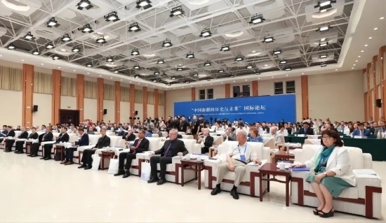 6月12日，“中國(guó)新疆的歷史與未來”國(guó)際論壇在喀什舉辦。（圖片來源：民族畫報(bào)）