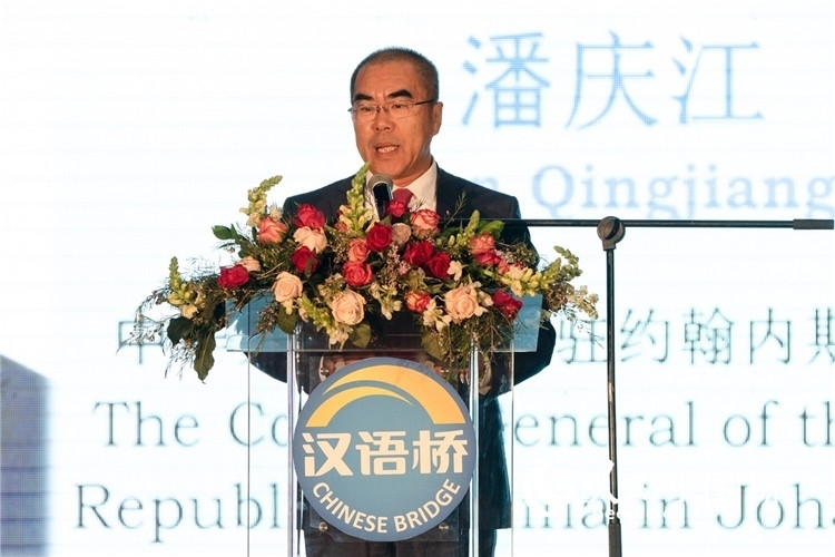 潘慶江總領(lǐng)事致辭。人民日?qǐng)?bào)非洲中心分社 希拉茲·莫林?jǐn)z