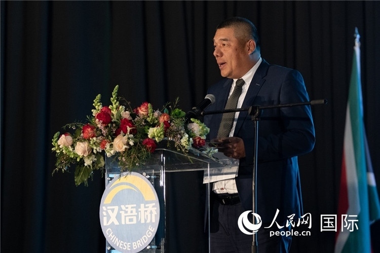 南中經(jīng)貿(mào)協(xié)會(huì)秘書(shū)長(zhǎng)韋冬澤做主旨發(fā)言。人民日?qǐng)?bào)非洲中心分社 希拉茲·莫林?jǐn)z