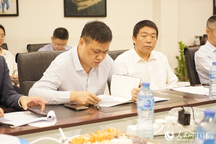 新當(dāng)選尼日利亞中國礦業(yè)聯(lián)合會(huì)會(huì)長中國和聯(lián)公司董事長李輝發(fā)言。人民網(wǎng)記者 姜宣攝