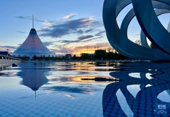 這是7月1日在哈薩克斯坦首都阿斯塔納拍攝的“可汗之帳”購物中心。新華社記者 岳月偉 攝