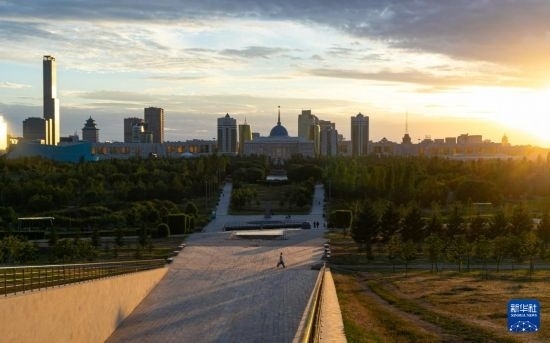 這是7月2日拍攝的哈薩克斯坦首都阿斯塔納的天際線。新華社記者 白雪騏 攝