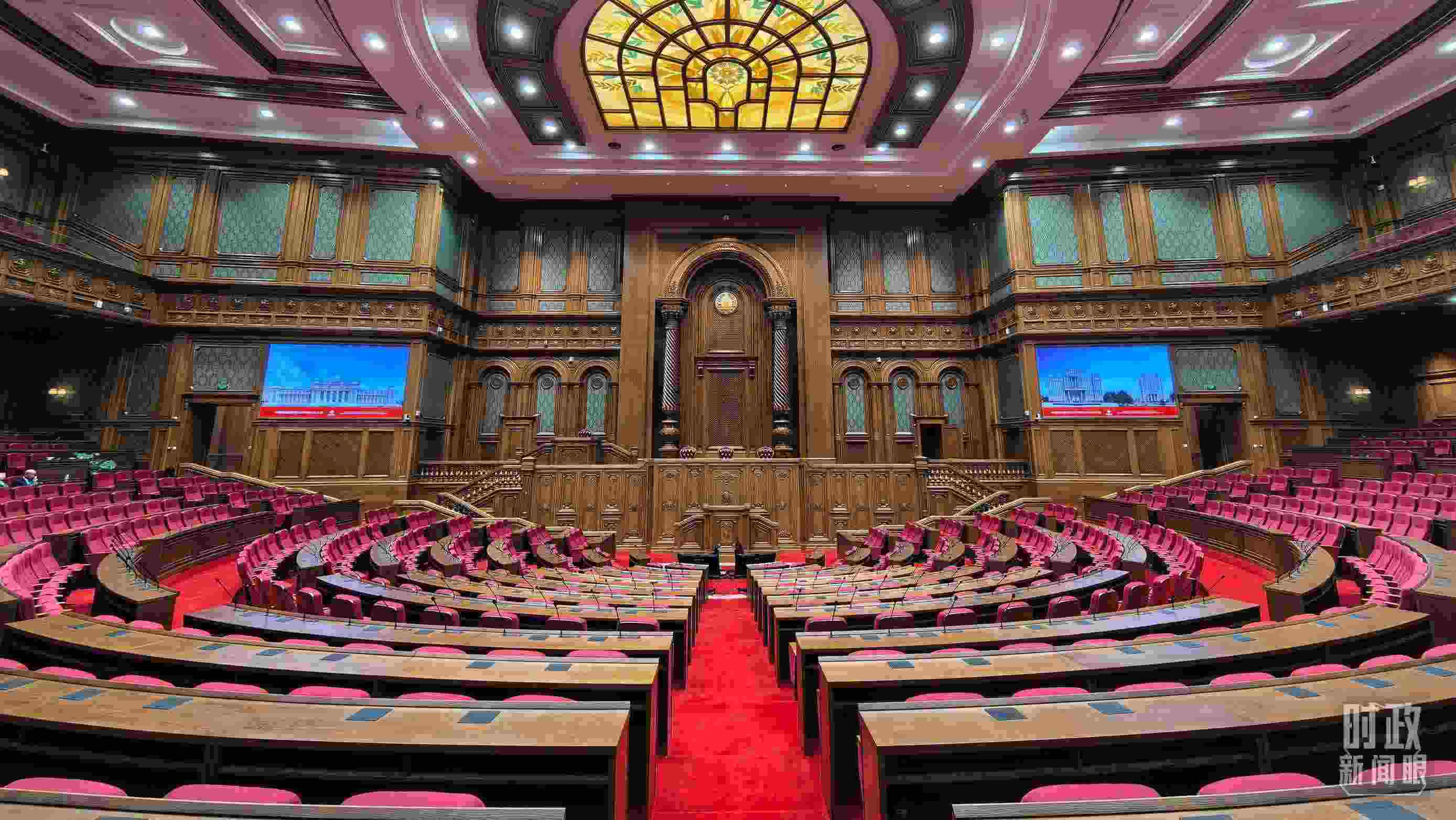 △中方援建塔議會大樓內(nèi)的聯(lián)席議會廳。（總臺央視記者陸泓宇拍攝）