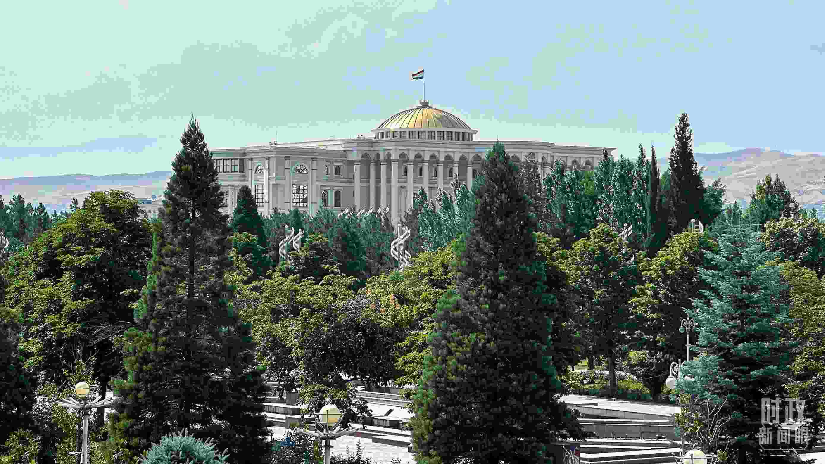 △塔吉克斯坦總統(tǒng)府。（總臺央視記者趙化拍攝）