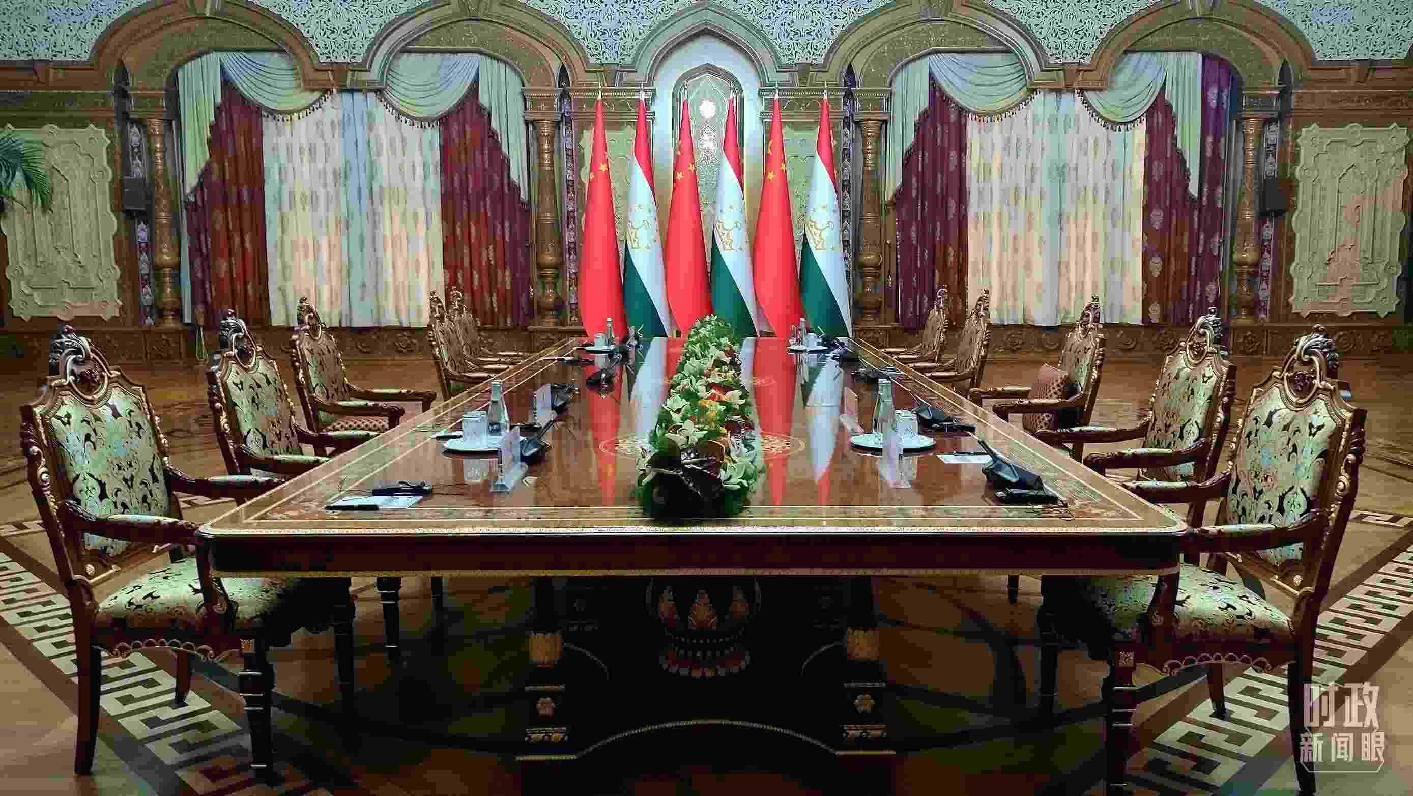 △中塔元首小范圍會談開始前。（總臺央視記者薛冠南拍攝）