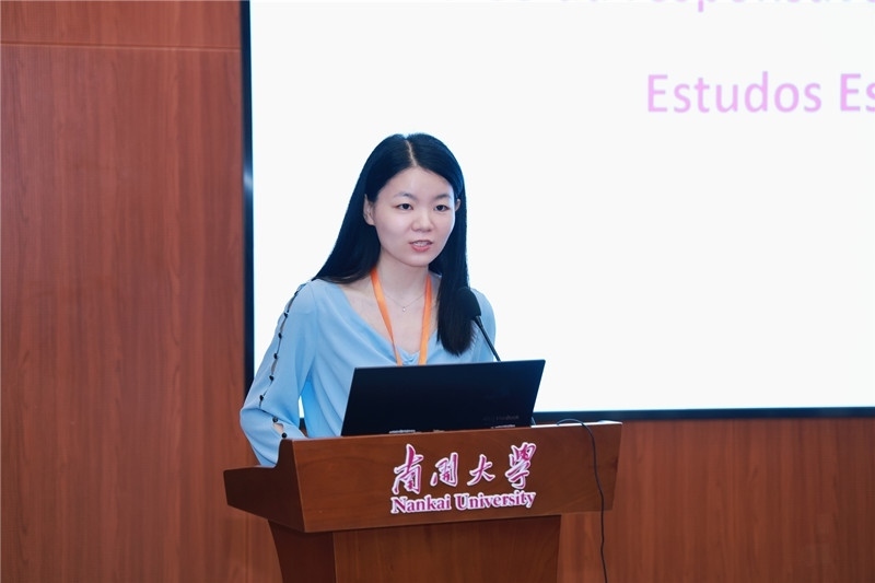 南開(kāi)大學(xué)外國(guó)語(yǔ)學(xué)院葡語(yǔ)系負(fù)責(zé)人胡婧致閉幕詞。南開(kāi)大學(xué)供圖