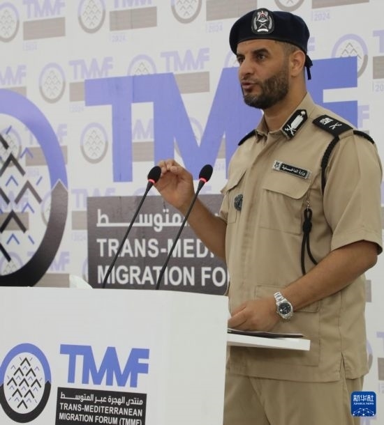 7月10日，利比亞內(nèi)政部長特拉貝爾西在首都的黎波里舉行的新聞發(fā)布會上講話。新華社發(fā)（哈姆扎·圖爾基亞攝）