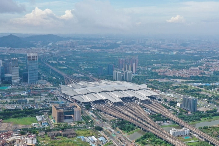 這是2024年6月23日拍攝的廣州南站（無(wú)人機(jī)照片）。新華社記者 劉大偉 攝