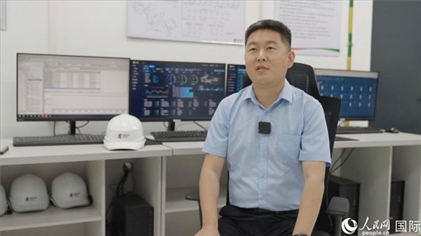 哈薩克斯坦能源投資公司副總經(jīng)理、總工程師張亮在接受人民網(wǎng)記者采訪。 人民網(wǎng)記者 葛泰佚攝