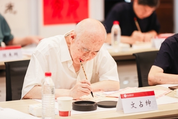 陜西師范大學毛筆手寫錄取通知書現場。校方供圖