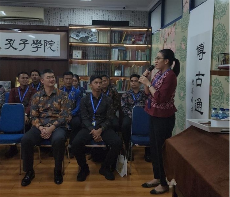 警察學(xué)員用漢語進(jìn)行自我介紹 。活動(dòng)主辦方供圖