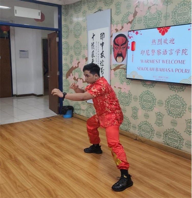 警察學(xué)員表演武術(shù)?；顒?dòng)主辦方供圖