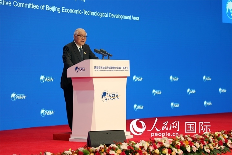 日本厚生勞動(dòng)大臣武見(jiàn)敬三在開(kāi)幕式上致辭。人民網(wǎng)記者趙益普攝