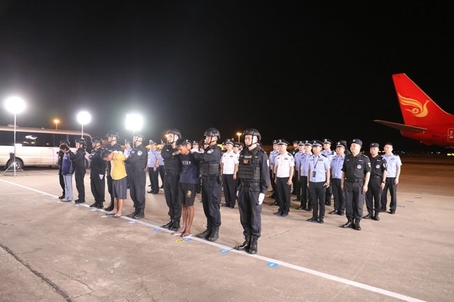 押解現(xiàn)場(chǎng)。公安部供圖