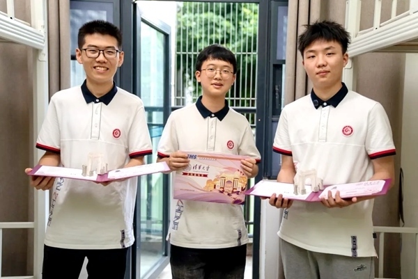 王子源（左）、母翰堯（中）、郭洋君（右）。清華大學(xué)供圖