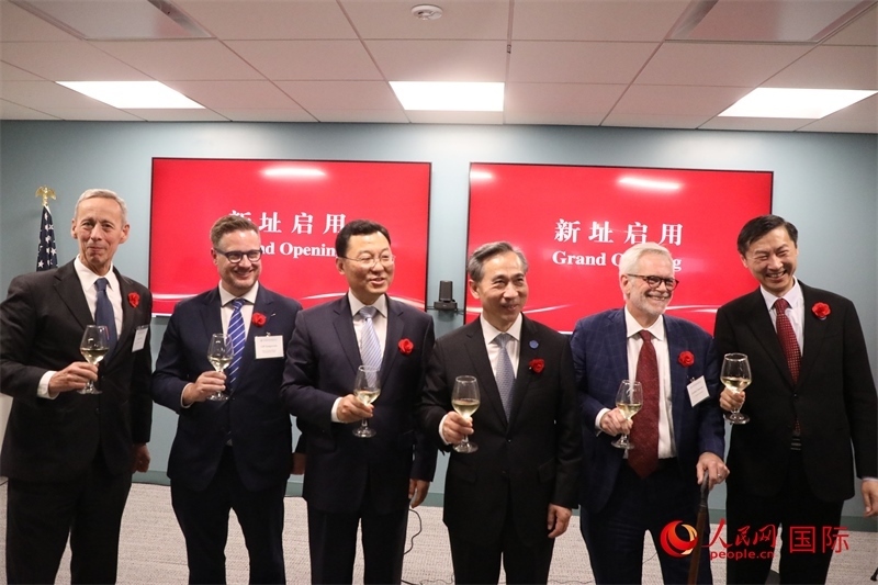 4、美中貿(mào)易全國(guó)委員會(huì)會(huì)長(zhǎng)克雷格·艾倫、美國(guó)商會(huì)高級(jí)副會(huì)長(zhǎng)傅瑞偉等美國(guó)工商界代表出席活動(dòng)。 人民網(wǎng)記者 李志偉攝