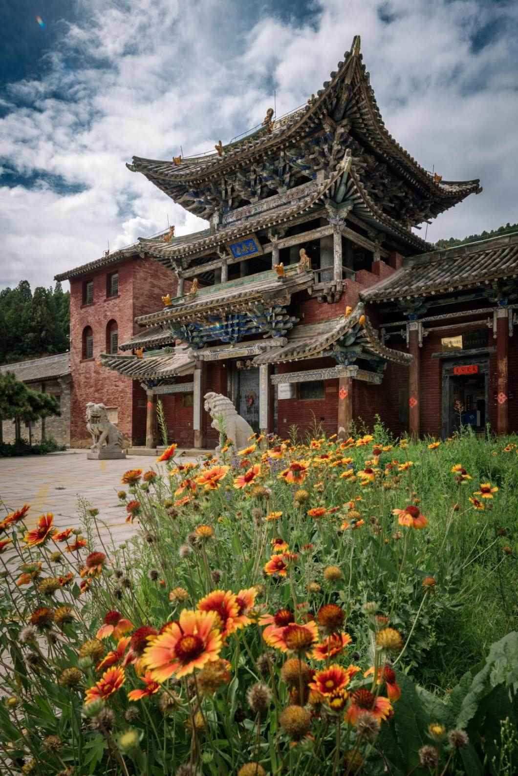 全國重點(diǎn)文物保護(hù)單位定林寺。蘇唐詩攝