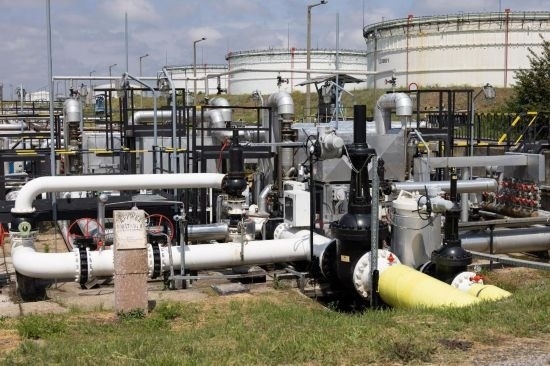 這是2022年5月24日在匈牙利薩茲豪隆包陶多瑙河煉油廠拍攝的連接匈牙利和俄羅斯的“友誼”輸油管道入口點。新華社發(fā)（弗爾季·奧蒂洛攝）