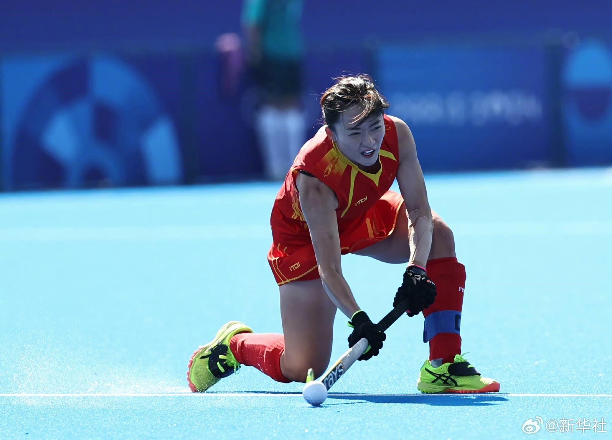 巴黎奧運(yùn)會(huì)上，中國女子曲棍球隊(duì)在賽場(chǎng)揮灑汗水