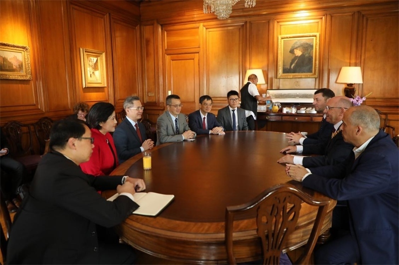 愛(ài)丁堡市政廳會(huì)見(jiàn)現(xiàn)場(chǎng)。中國(guó)駐英國(guó)使館供圖