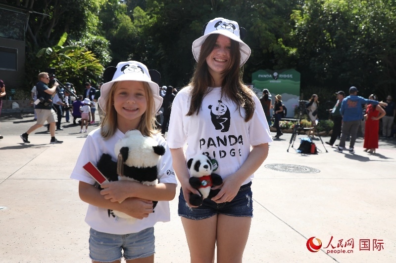 3、美國當(dāng)?shù)卦S多民眾來圣迭戈動物園看熊貓。 人民網(wǎng)記者 李志偉攝