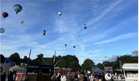 布里斯托國(guó)際熱氣球節(jié)現(xiàn)場(chǎng)。人民網(wǎng)記者 余穎攝