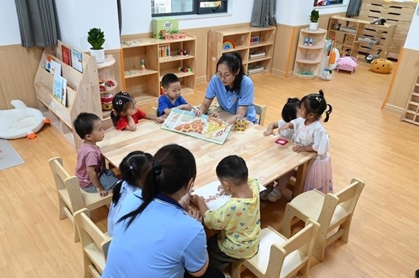 鄭州市金水區(qū)杜嶺街道工會專門開設了低幼兒童托管班。人民網記者王玉興攝