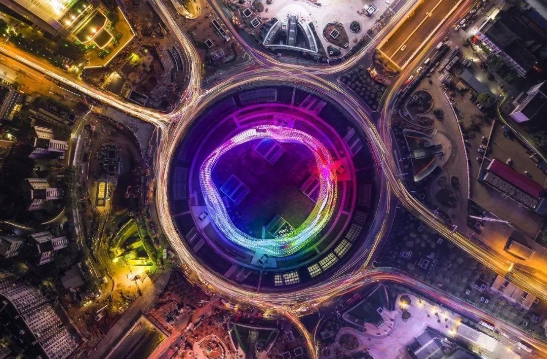 △武漢光谷正發(fā)展成為全國(guó)最大的光電子信息產(chǎn)業(yè)集群。