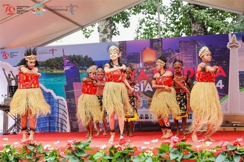 印尼在華留學生表演民族特色舞蹈。